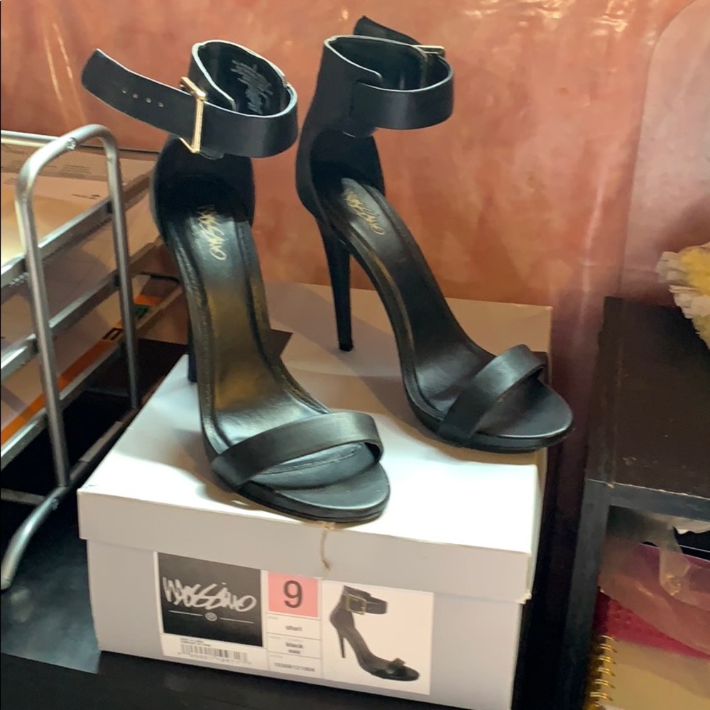 Mossimo stiletto strap pumps size 9